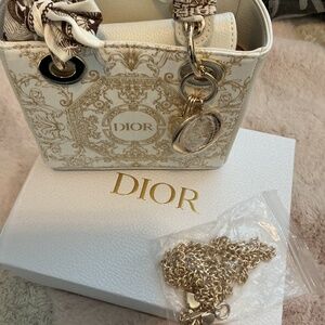 GWP DIOR BEAUTE BAG WITH CROSSBODY CHAIN, TWILLY, BAG CHARM AND GIFT BOX sold ou